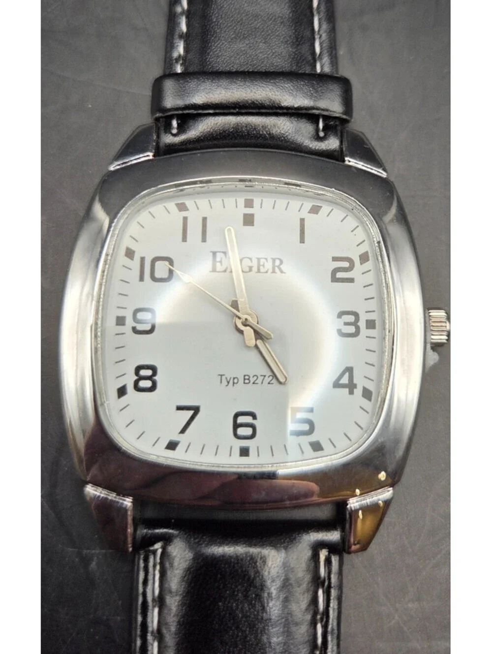 EIGER Wrist Watch Mens Analog Quartz White Dial Leather Strap Typ B272 NEW